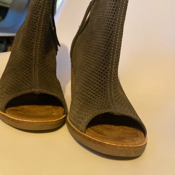 Toms • Majorca Peep Toe Booties - Picture 2 of 8